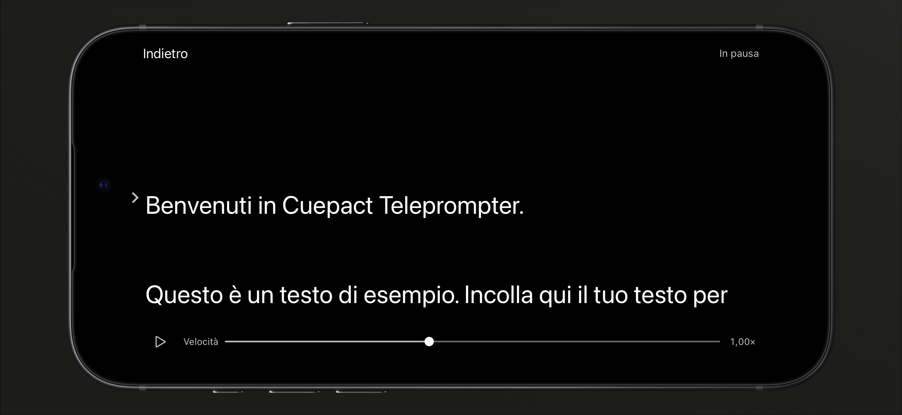Cuepact Teleprompter su iPhone in modalità lettura in pausa, con il pulsante di riproduzione e il cursore della velocità.